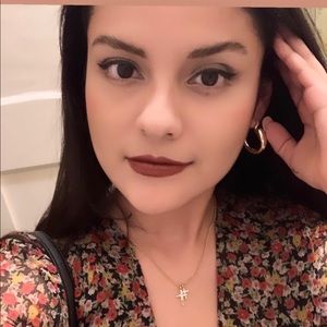 Meet your Posher, Claudia